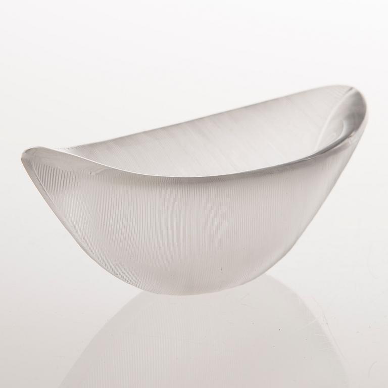 A Sulka (Feather) glass bowl signed Tapio Wirkkala, Iittala -56. Finland.