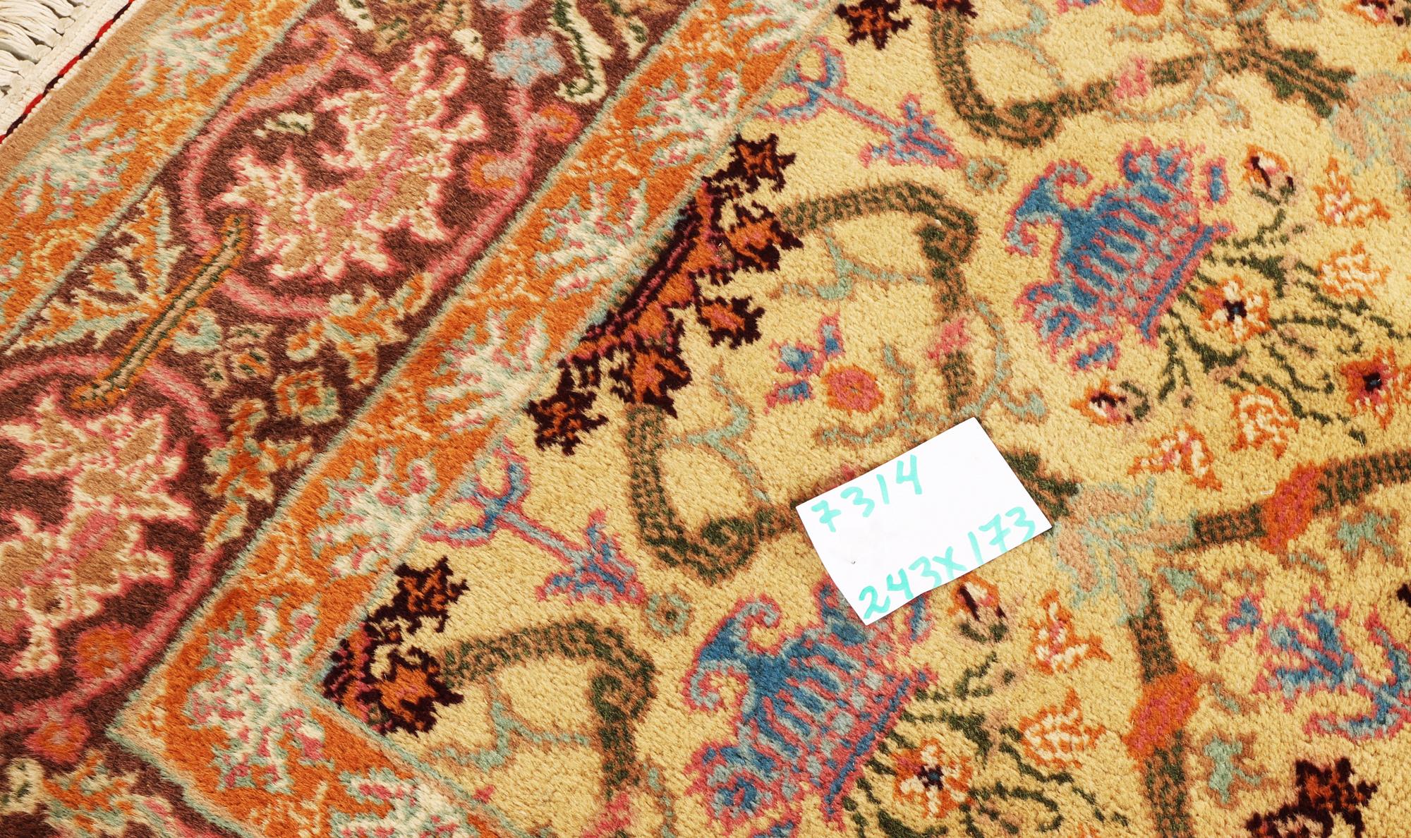 Matta, orientalisk, ca 243x 173 cm.
