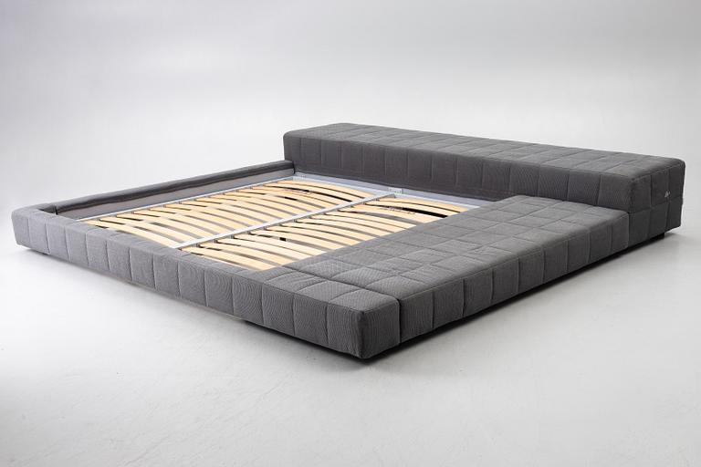 Giuseppe Viganò, a 'Squaring' bed, Bonaldo, Italy.