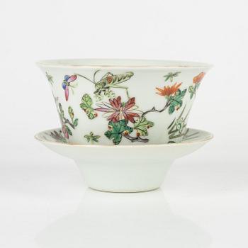 A porcelain cup with stand, late Qing dynasty, with Jiaqing mark.