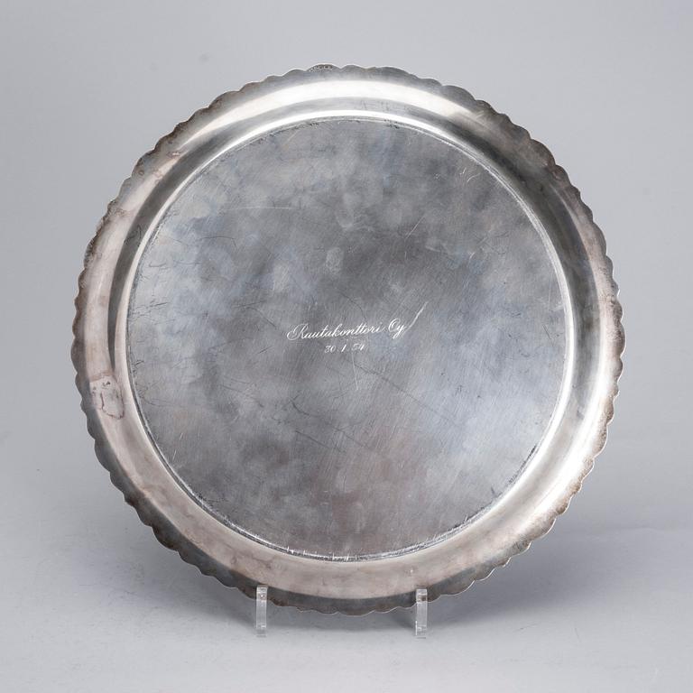 BRICKA, silver, Tavastehus 1953. Vikt 824,3 g.