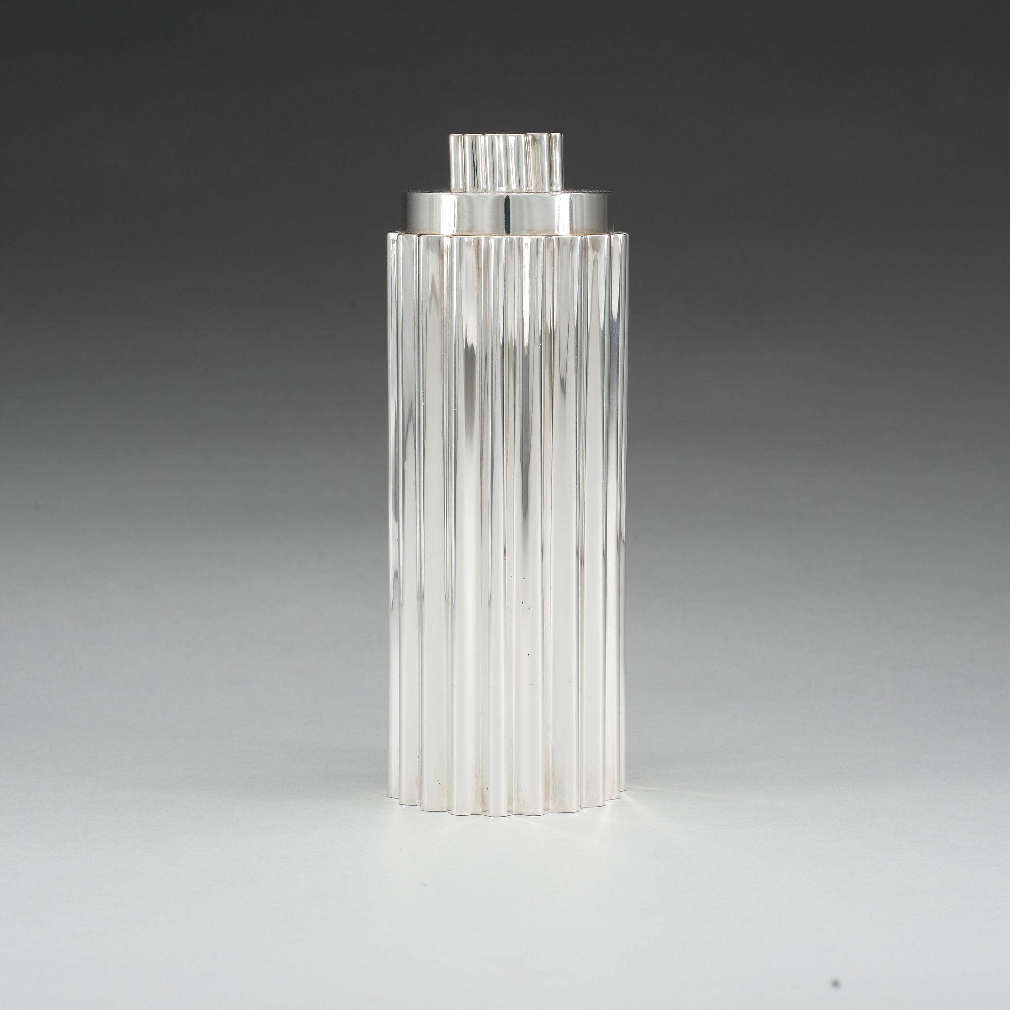 A Kay Fisker sterling cocktail shaker, A Michelsen, Copenhagen 1947.