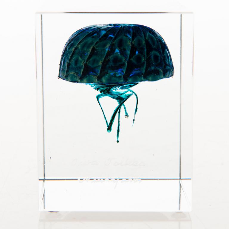 OIVA TOIKKA, AN ANNUAL CUBE, glass, signed Oiva Toikka Nuutajärvi.