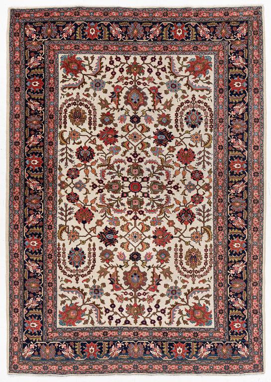 A semi-antique Tabriz carpet, c. 282 x 198 cm.
