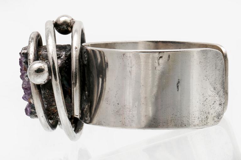 Bangle silver/metal, amethyst crystal.