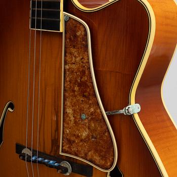 Levin, akustisk gitarr, "modell 320", Sverige 1957.