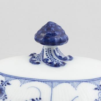 A 'Blue fluted half lace' / 'Musselmalet' tureen with cover and stand, Royal Copenhagen, model 596 and 599, 1898-1923.