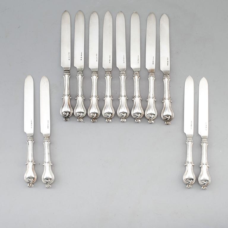 KNIVAR, 12 st, silver, Lars Larson, Göteborg 1850-tal. Vikt ca 516 g.