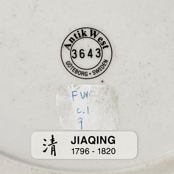 An armorial dinner plate, Qing dynasty, Jiaqing (1796-1820).
