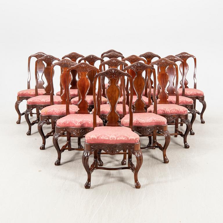 A mahogany 17 pcs Chippendale dining set first half of the 20th century.