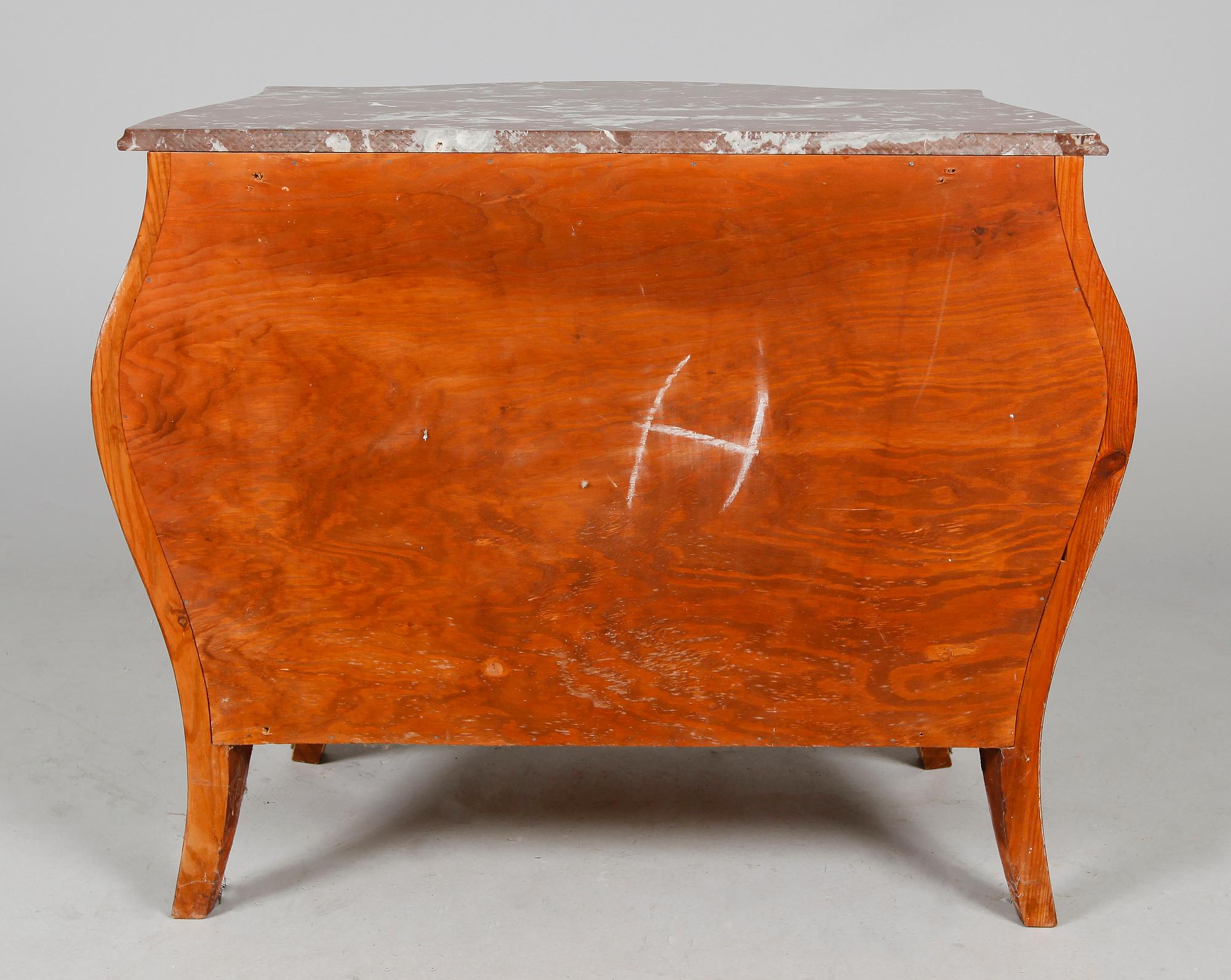 BYRÅ, rokokostil, 1900-tal.