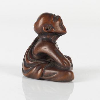 Netsuke, trä, Japan, signerad Gyokkō, 1800-talets senare del.