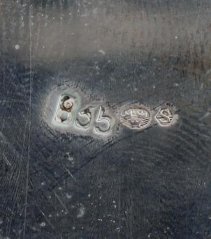 SKRIN SAMT NÅLFAT, silver, 1900-talets mitt. Vikt 277 g.