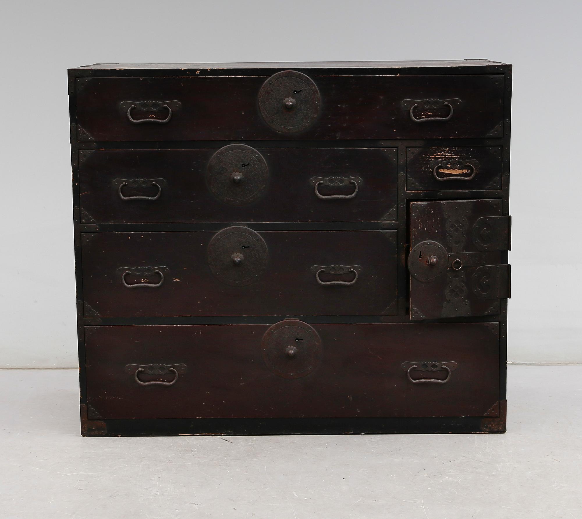 BYRÅ, Japan, 1800-talets andra hälft.