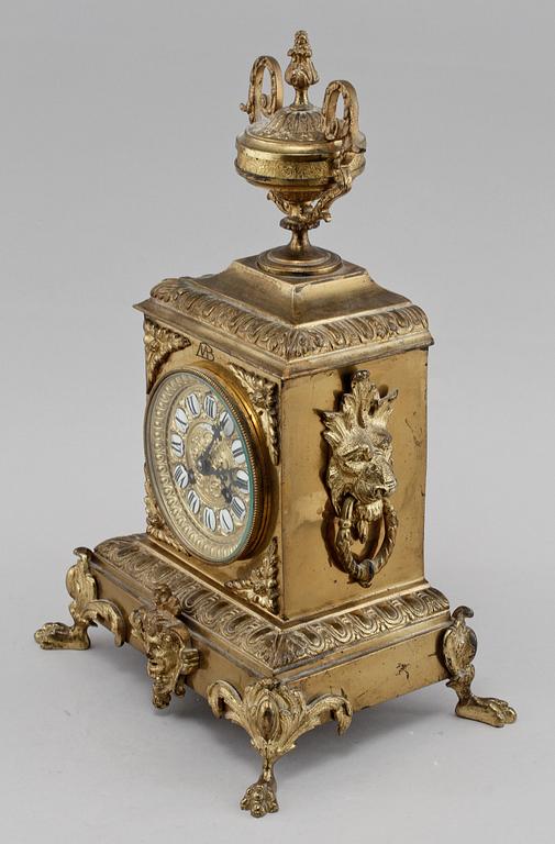 BORDSUR, gulmetall, omkring 1900.