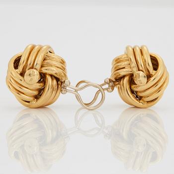 A PAIR OF EARRINGS.
