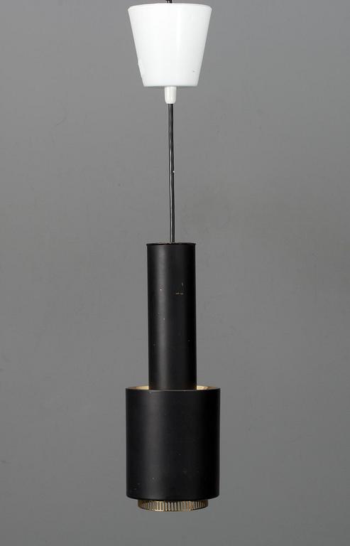 Alvar Aalto, TAKLAMPA, "Handgranat". Mässing, tillverkad av Valaistustyö Ky/ Louis Poulsen & Co a/s. Danmark. H 34.