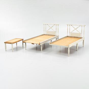 Bankettsoffa i två delar för hörn, sengustaviansk stil, 1900-tal.