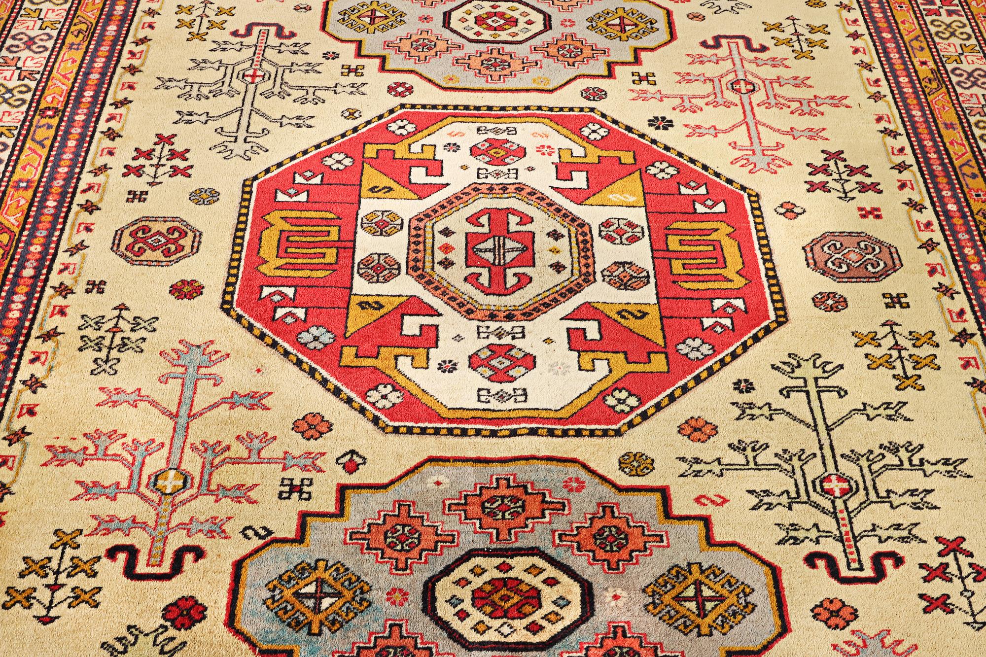An Ardebil carpet, c. 310 x 192 cm.