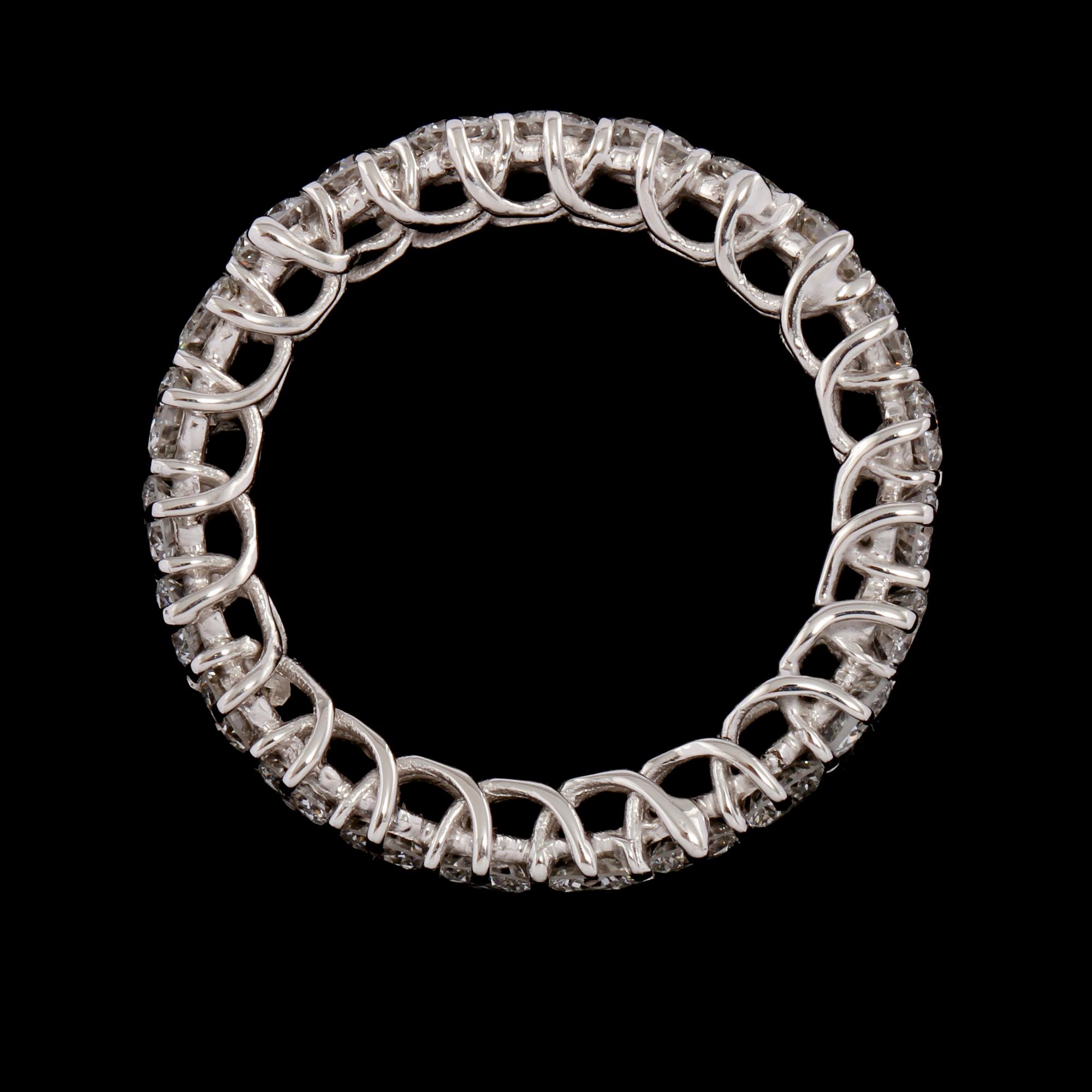 RING, 18k vitguld  med briljantslipade diamanter, totalt ca 3.00 ct. Vikt 4 g.