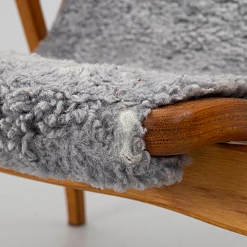 Yngve Ekström, A pair of armchairs, a footstool, “Lamino”, and a side table, Swedese, 2000s.