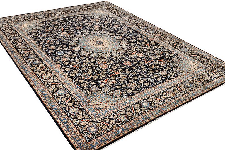 A Kashan carpet, c. 397 x 300 cm.