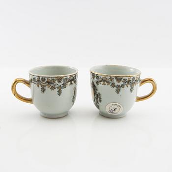 Jug with lid and cups 2 pcs China Yongzheng (1723-35) porcelain.