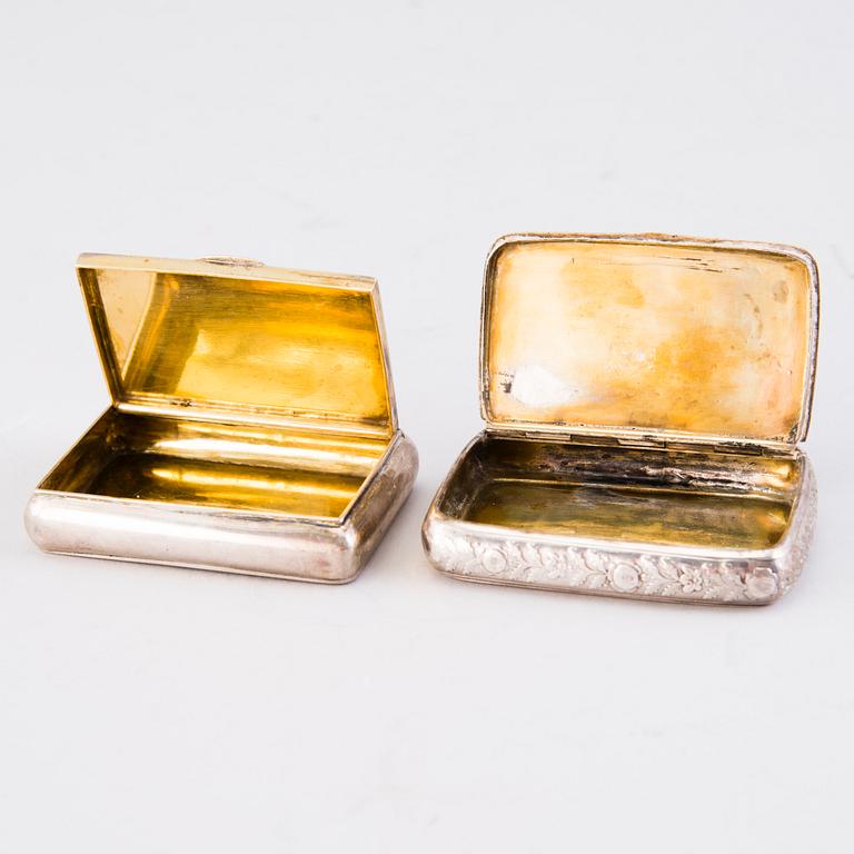 Two Finnish silver snuff boxes Anders Gottfrid Roos, Turku, 1810-38 and Evert Nieminen, Raumo 1883.