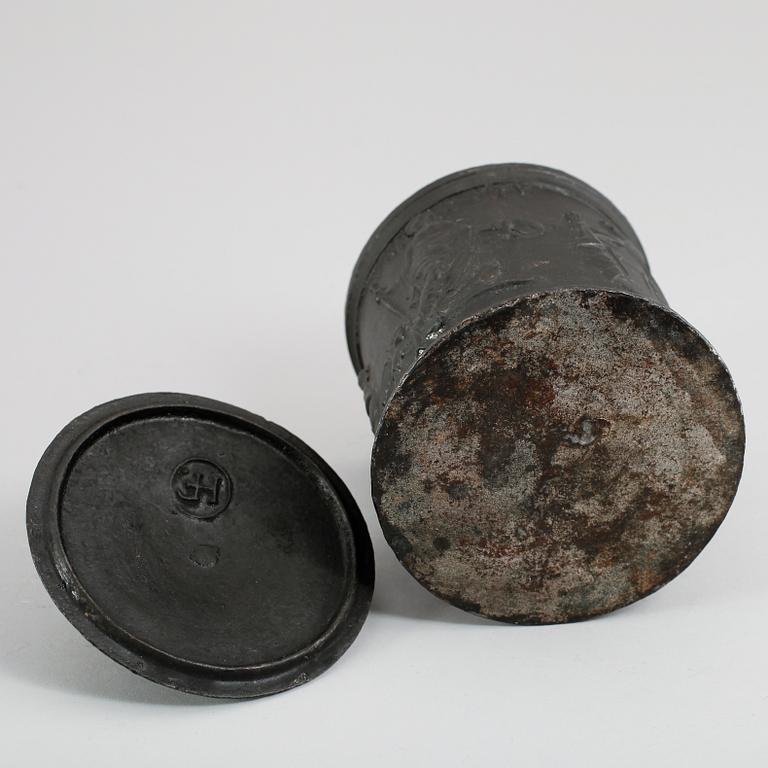 TOBAKSBURK, gjutjärn, Hällefors, daterad 1788.