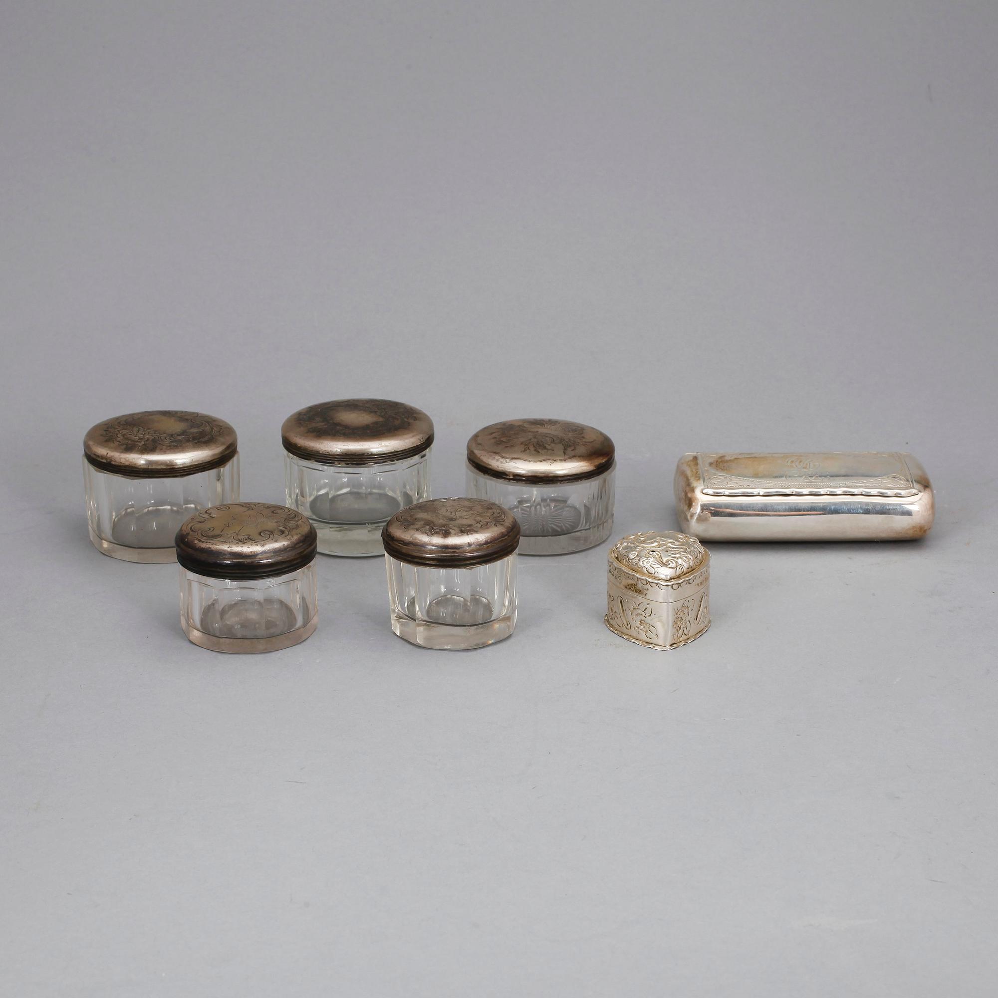 PARTI DOSOR, 7 st, silver och glas. Bl a Adolf Lillja, Stockholm 1855. Tot silvervikt ca 158 g.