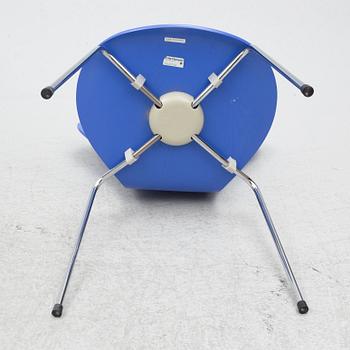 Arne Jacobsen, chairs, a pair, "The Seven", Fritz Hansen, Denmark, 1998.