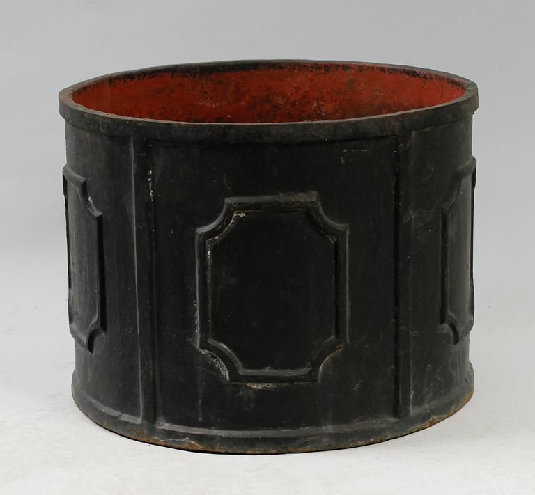 TRÄDGÅRDSURNA, gjutjärn, 1900-talets mitt.