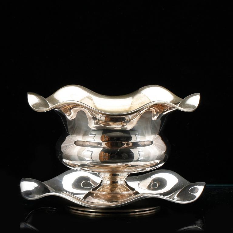 SÅSSKÅL MED FAT, silver, GAB, Stockholm 1924. Vikt ca 530 gram.