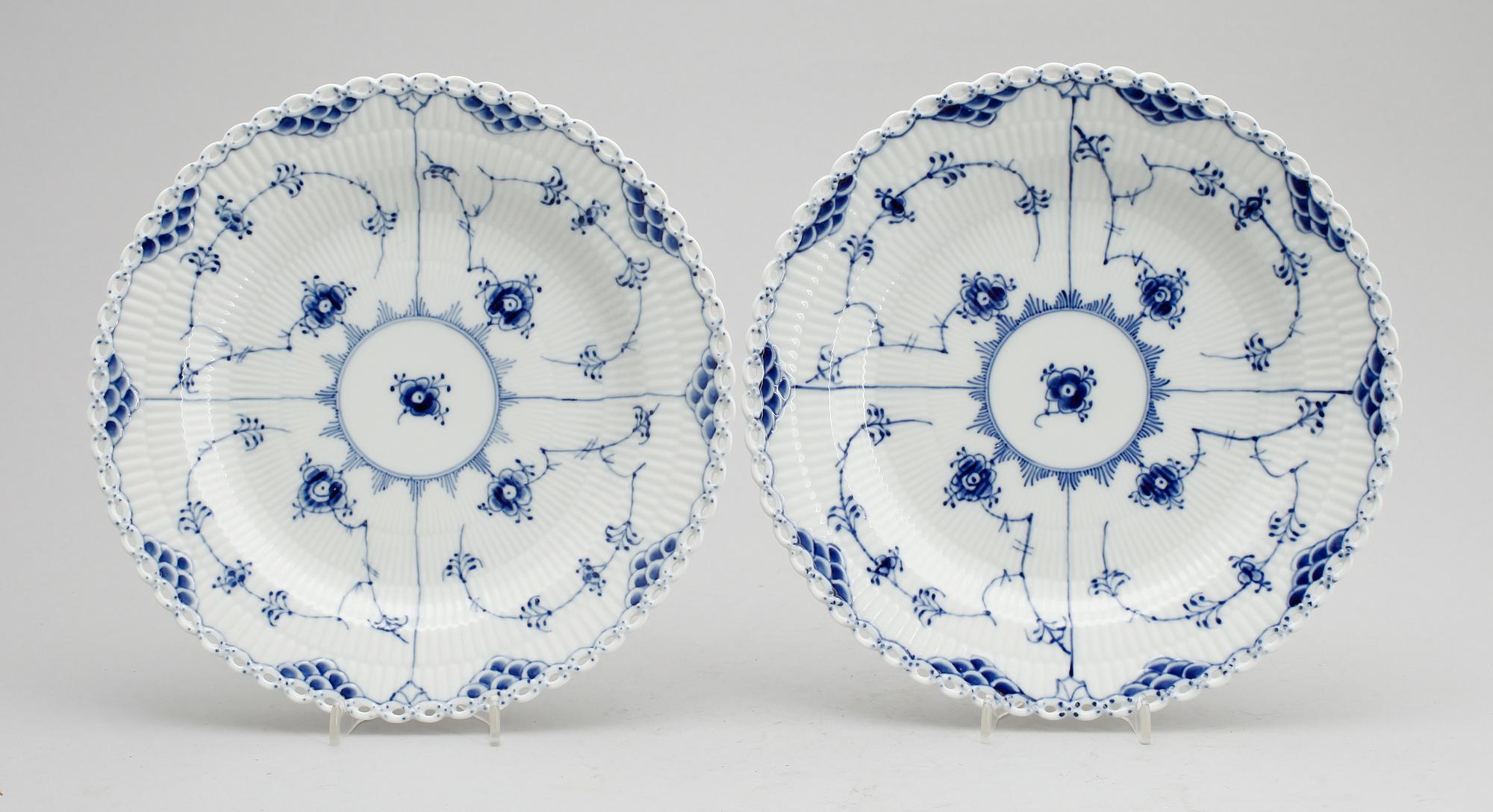 TALLRIKAR, 2 st, porslin, Royal Copenhagen.