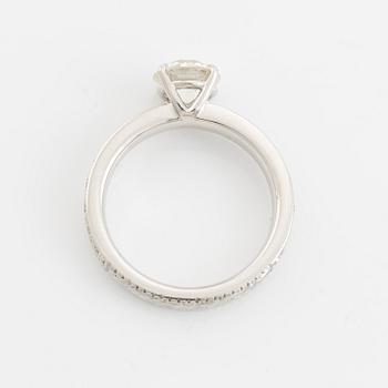 Ring med gammalslipad diamant.