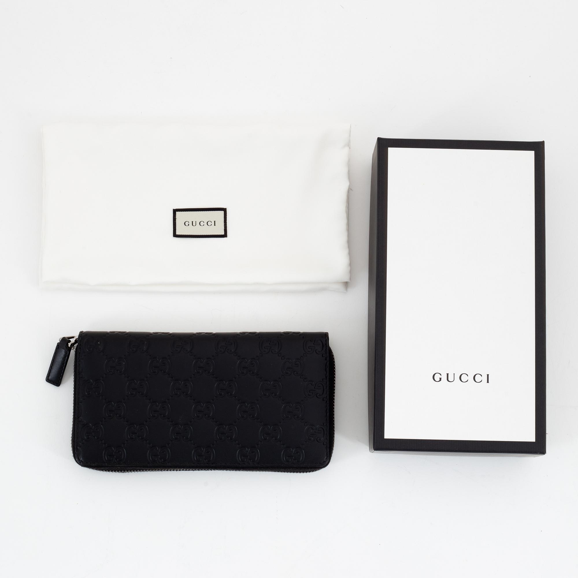 Gucci, an embossed böack leather wallet.