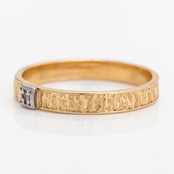 Björn Weckström, An 18K gold ring 'Timanttikihla' with a ca. 0.02 ct diamond. Lapponia 1970.