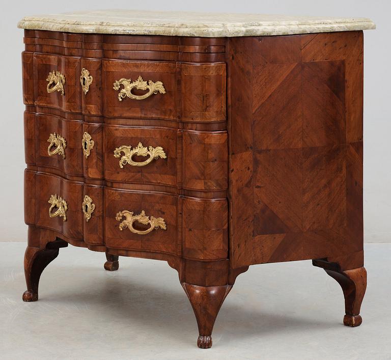 A Swedish Rococo 18th century commode in the manner of C. Linning.
