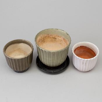 Three EWALD DAHLSKOG flower pots, 'Tellus', by Bo Fajans.