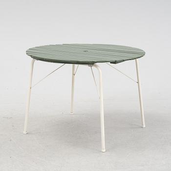 Trädgårdsgrupp med bord och 4 stolar, 1900-talets mitt.