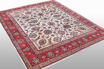 A carpet, Sarouk, ca 397 x 298 cm.