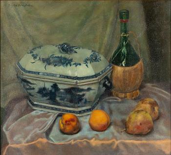 Sigrid Wahlström de Rougemont, Stilleben med frukter, flaska och ostindisk terrin.