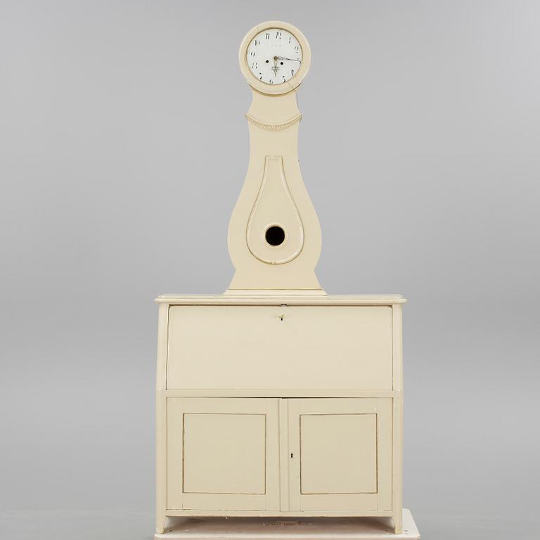 KLOCKSKÅP, 1800-talets början.