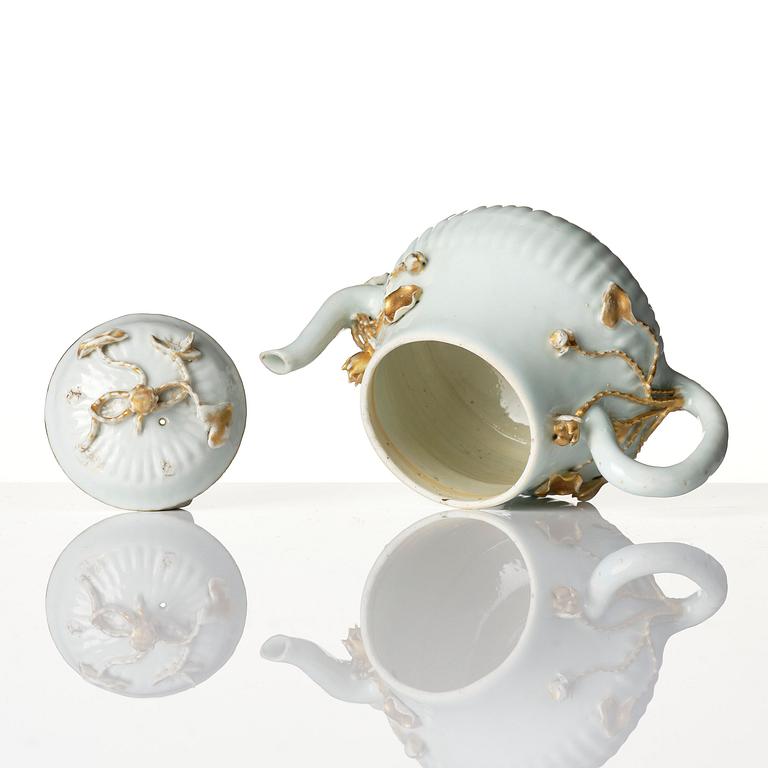 A tea pot with cover and stand, Qing dynasty, 18th century.