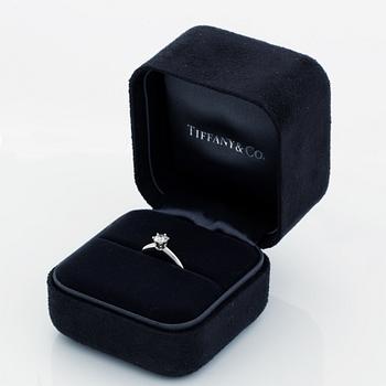 Tiffany & Co, Brilliant-cut diamond ring, 0,40 ct, with certificate.