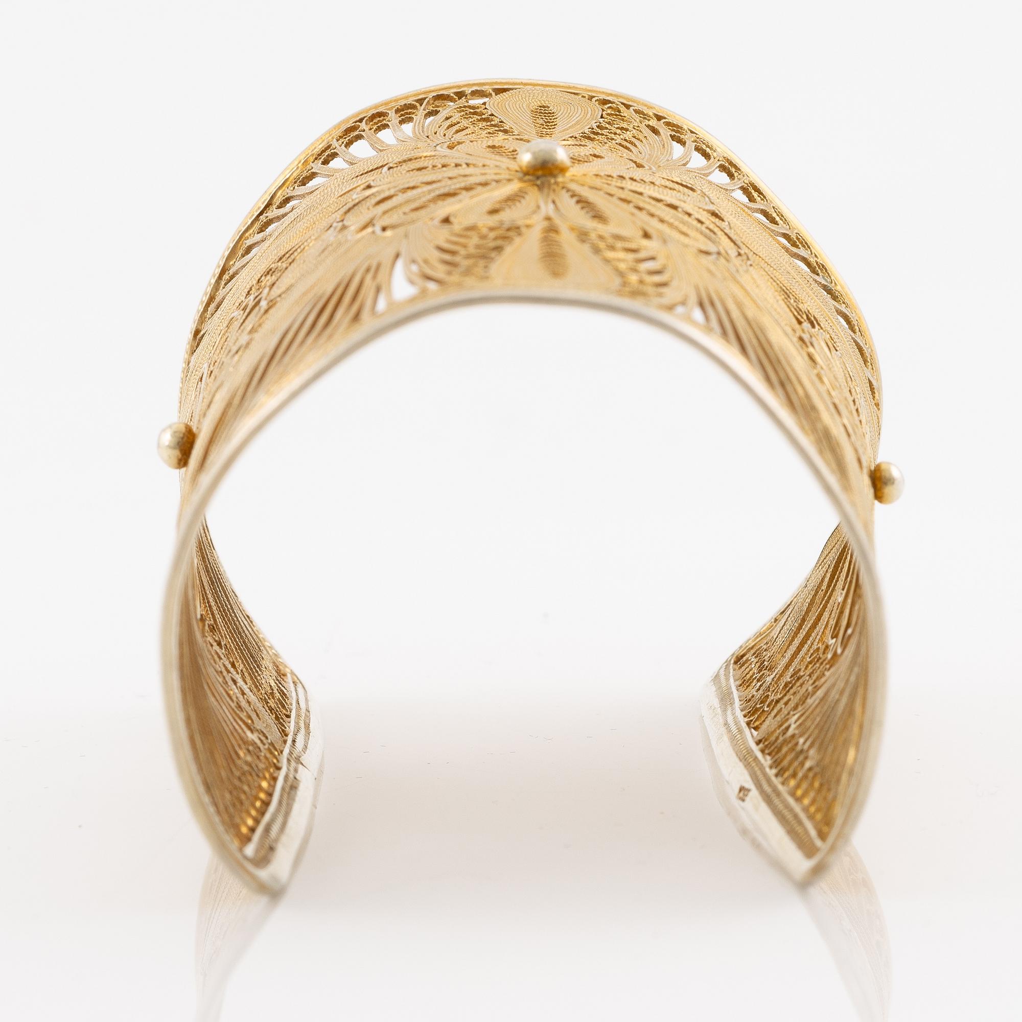 Yvone Christa, armring, förgyllt silver, med genombruten dekor.