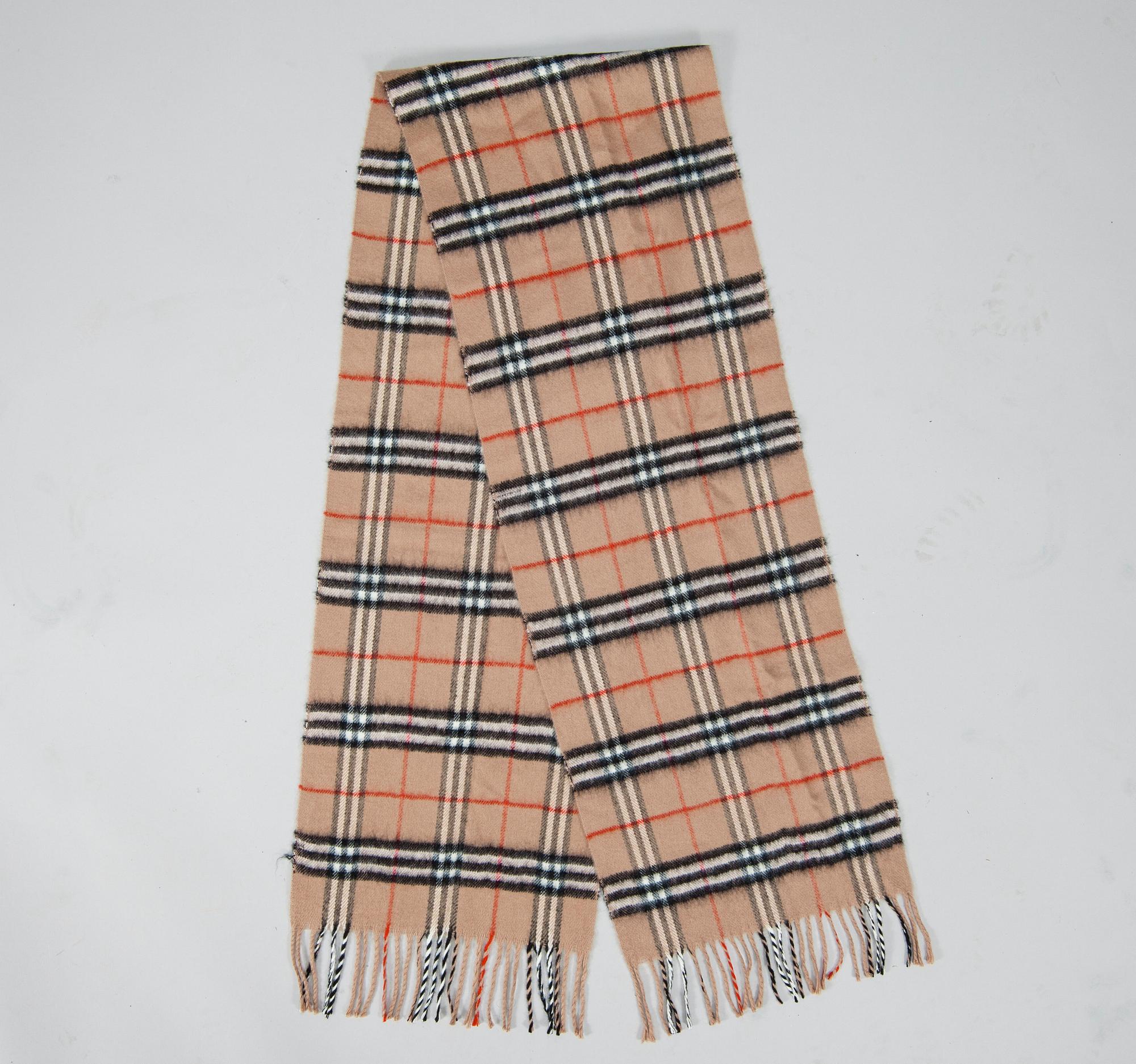HALSDUK, Burberry.
