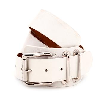 574. RALPH LAUREN, a white leather belt.
