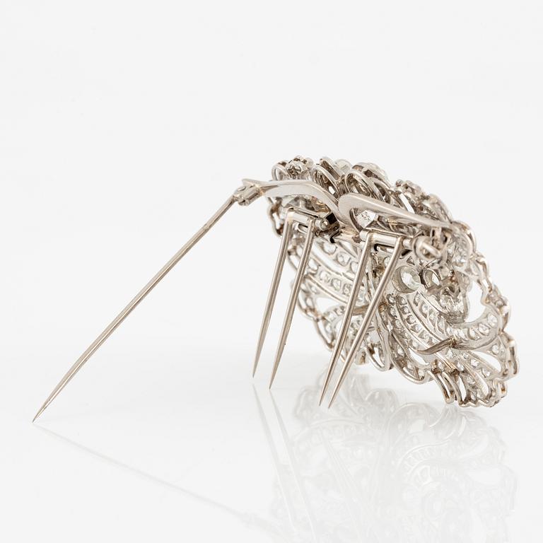 A brooch/double clip in platinum set with old- and eight cut diamonds.