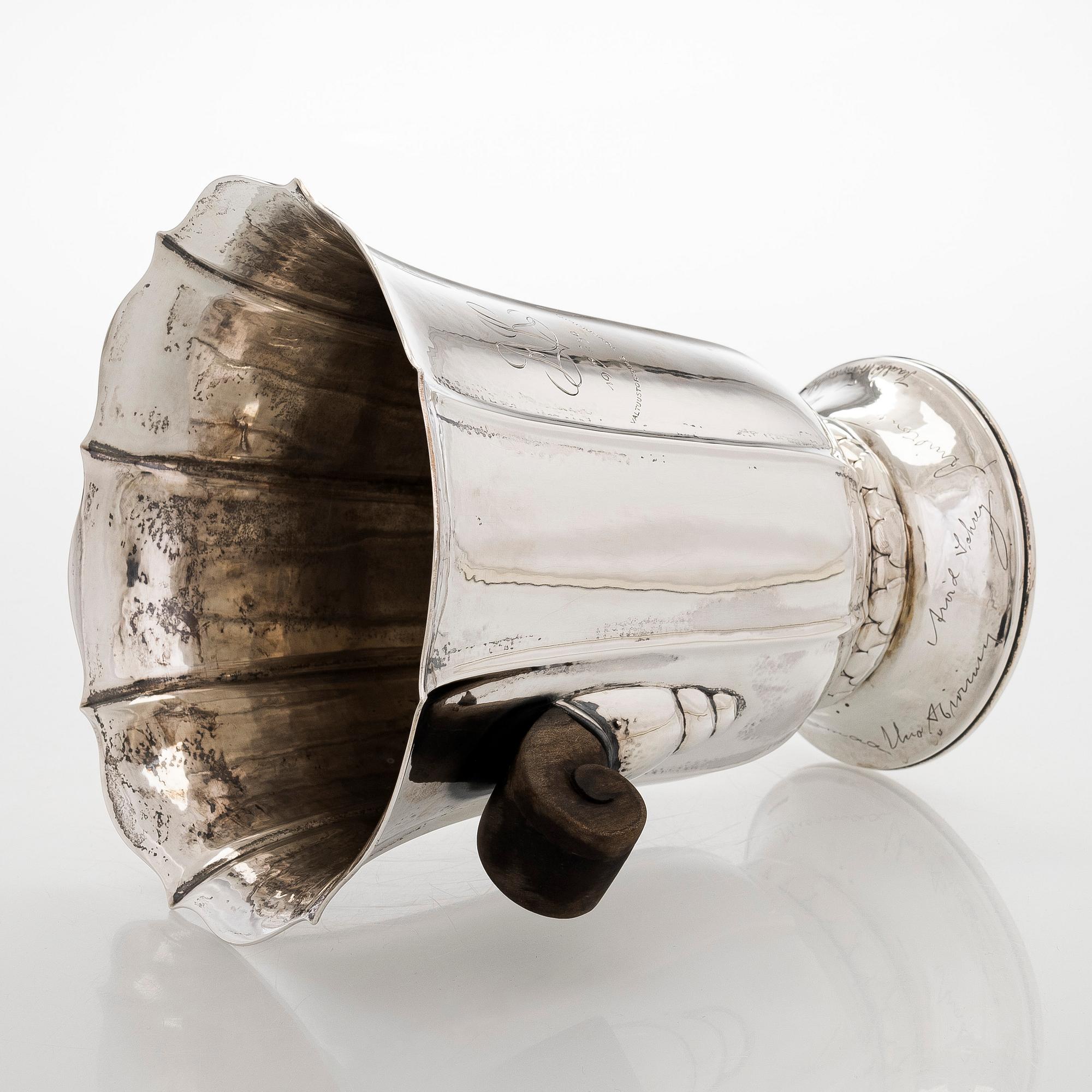 A 1030s silver champagne cooler, Kultakeskus, Hämeenlinna 1936.